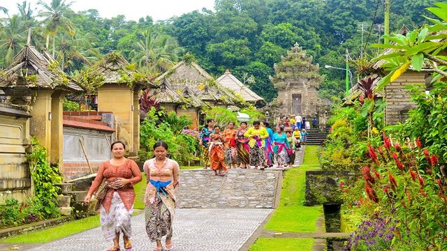 Berwisata ke Desa Adat
