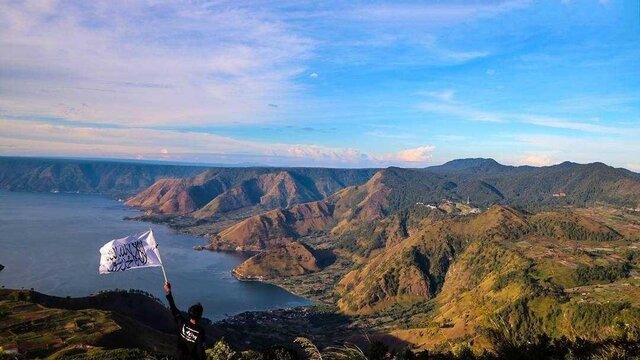Bukit Gundul Destinasi Favorit Pecinta Alam yang Penuh Sensasi